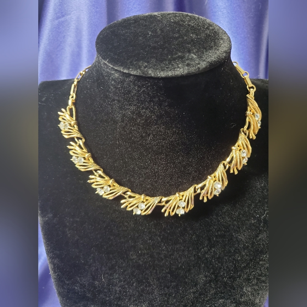Vintage Lisner choker necklace